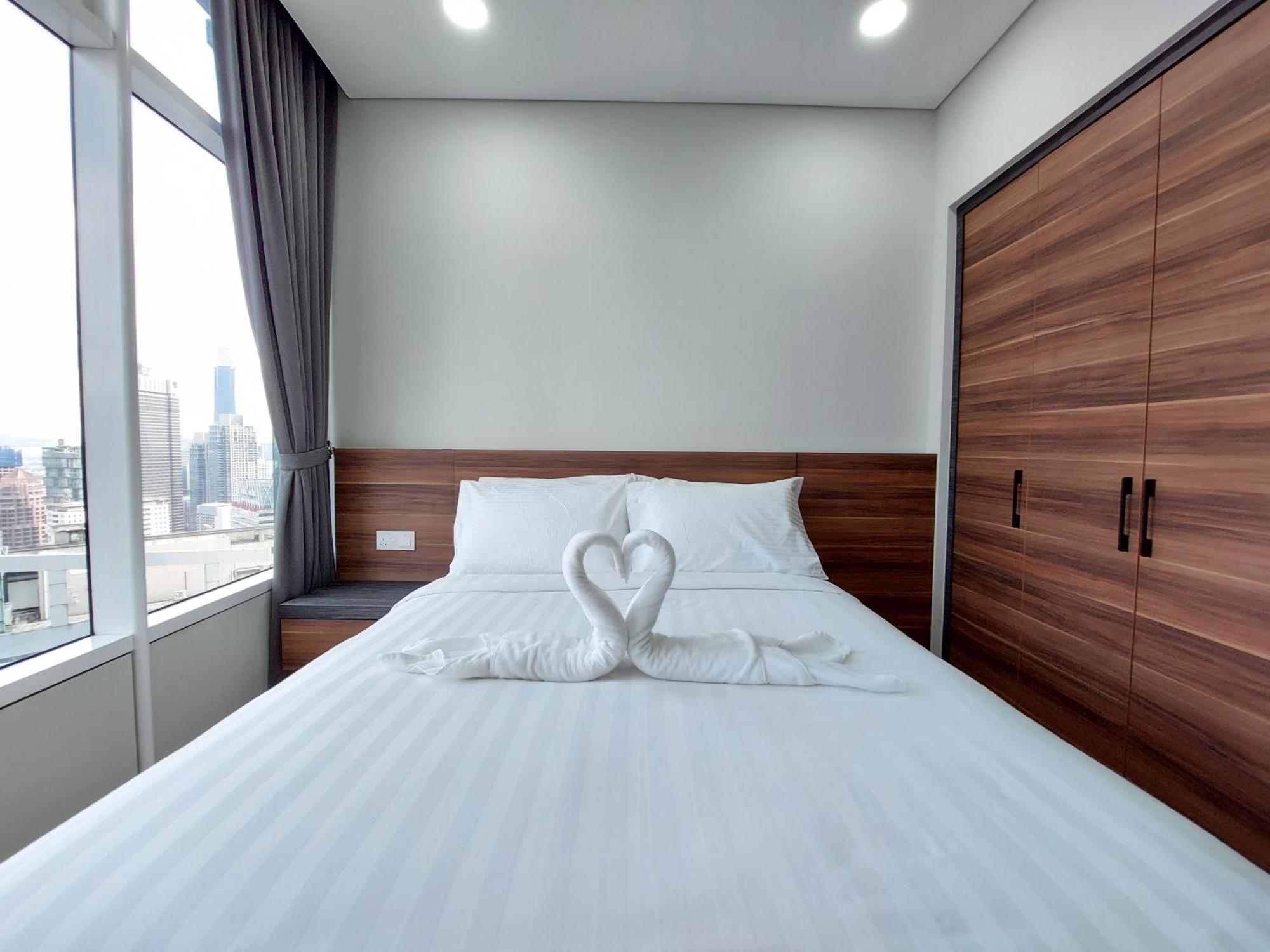 Sky Suites With Klcc Twin Tower View By Irent365 Kuala Lumpur Oda fotoğraf