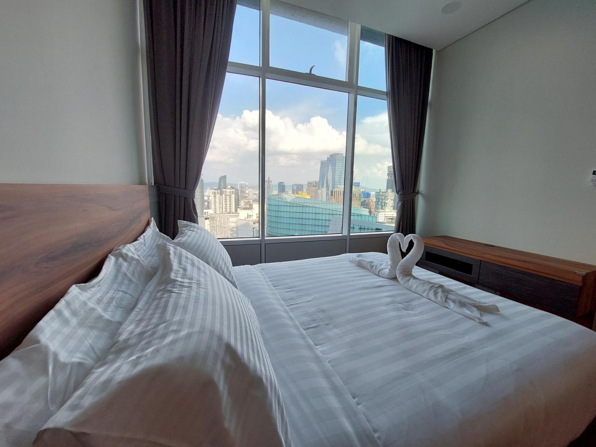 Sky Suites With Klcc Twin Tower View By Irent365 Kuala Lumpur Oda fotoğraf